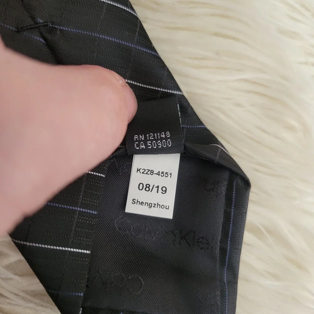 Boys Calvin Klein pre-tied adjustable zipper tie